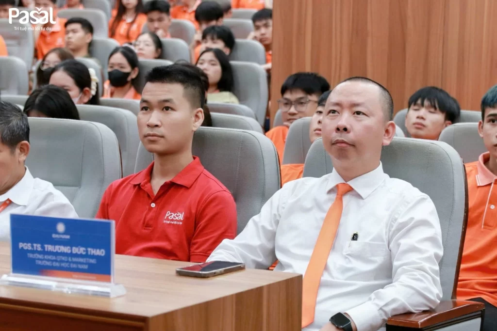 Pasal đồng hành cùng Tân sinh viên Đại học Đại Nam trong Ngày sinh hoạt công dân đầu năm