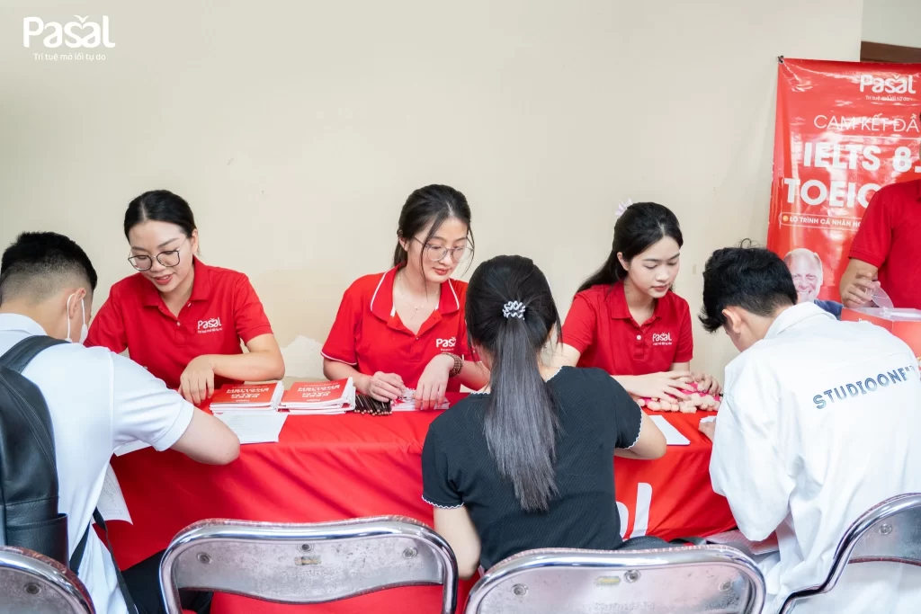Pasal đồng hành cùng Tân sinh viên Đại học Y Hà Nội trong ngày đầu nhập học