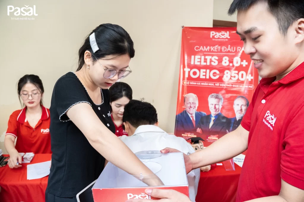 Pasal đồng hành cùng Tân sinh viên Đại học Y Hà Nội trong ngày đầu nhập học