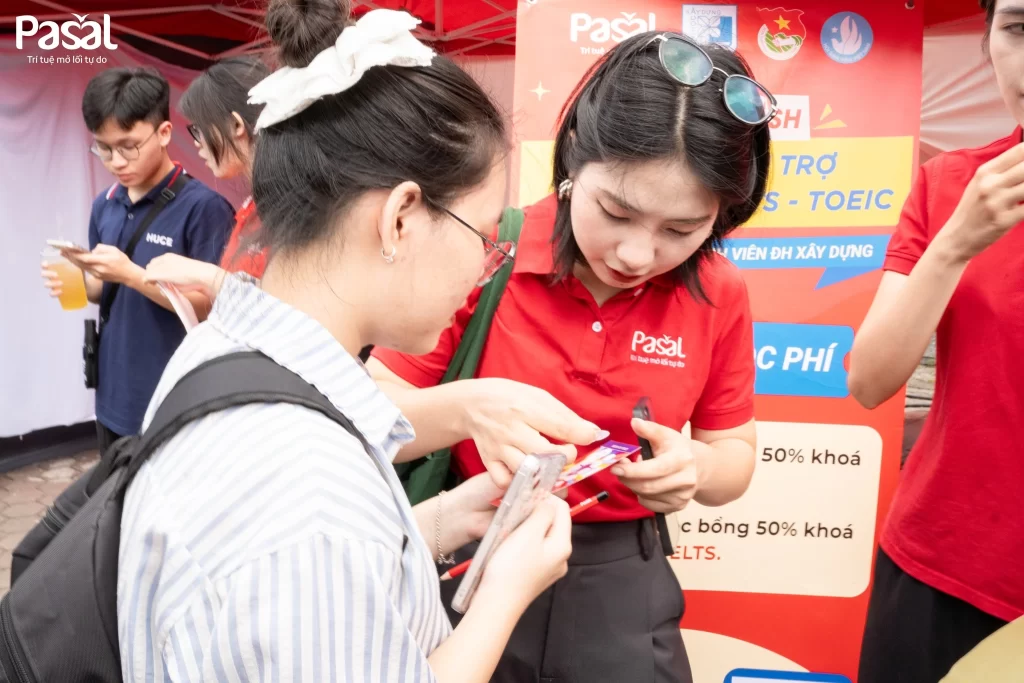 Pasal đồng hành cùng Tân sinh viên Trường Đại học Xây dựng Hà Nội trong ngày nhập học