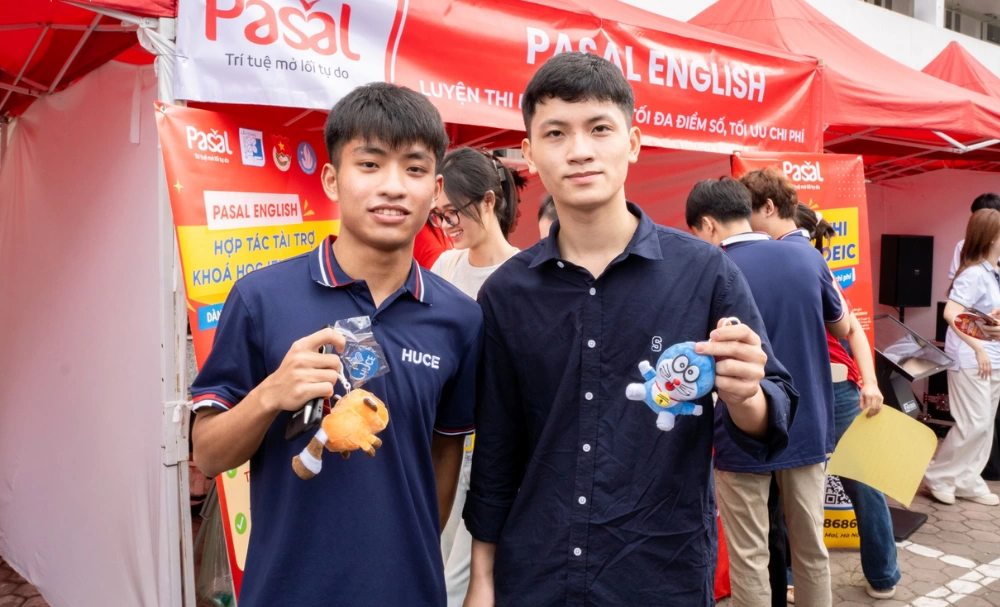 Pasal đồng hành cùng Tân sinh viên Trường Đại học Xây dựng Hà Nội trong ngày nhập học
