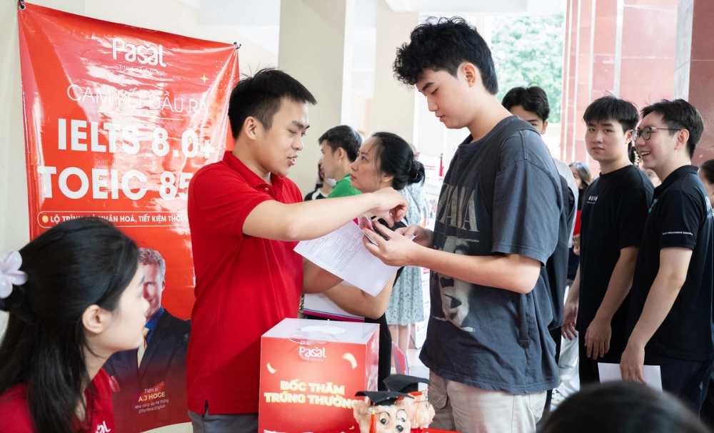 Pasal đồng hành cùng Tân sinh viên Đại học Y Hà Nội trong ngày đầu nhập học